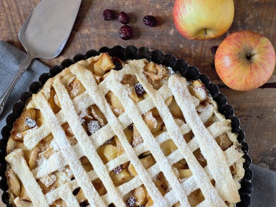 A freshly made apple pie